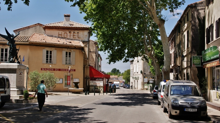  - Mouriès