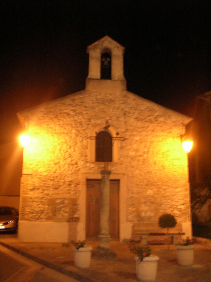 La petite chapelle la nuit - Saint-Cannat