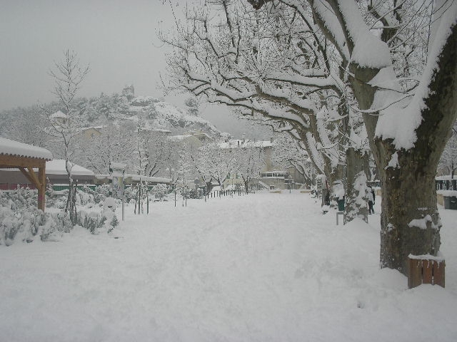 C'était trop beau la place des héros - Simiane-Collongue