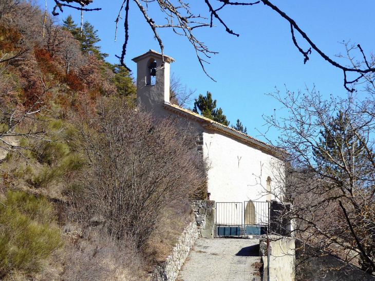 L'entrée de l'église - Montclus