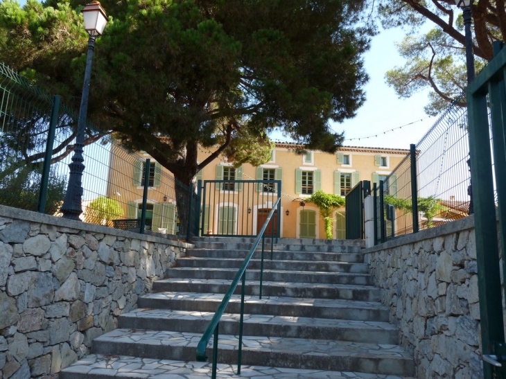 Mairie annexe et poste de Sainte Marguerite - La Garde