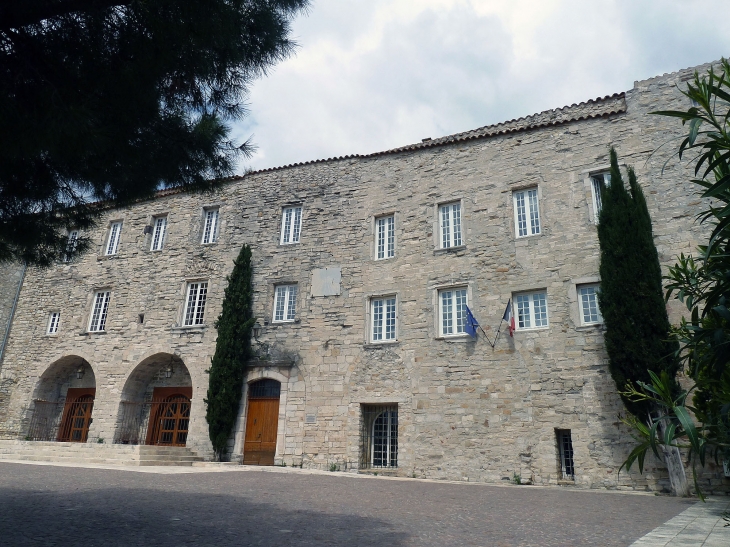 Le château mairie - Le Castellet