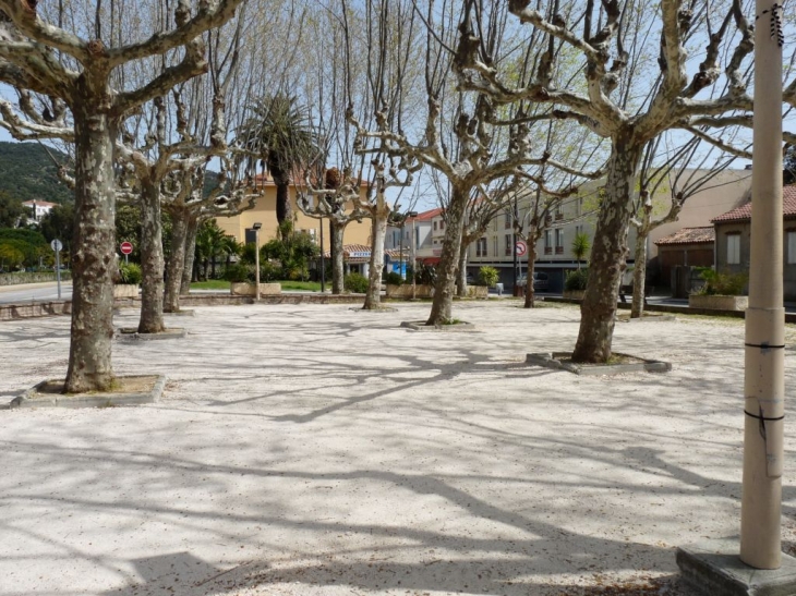 La place du village - Le Lavandou