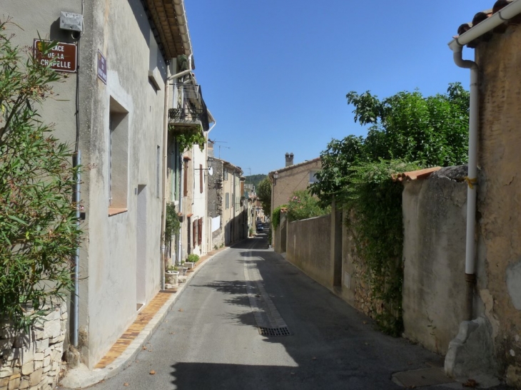 Rue du vieux Nans - Nans-les-Pins