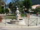 La fontaine au centre du village