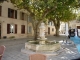 Photo suivante de Plan-de-la-Tour La fontaine sur la place devant la mairie