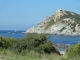 sentier côtier de la presqu'île de Gaou : vue sur la tour marine de l'ile des Embiez