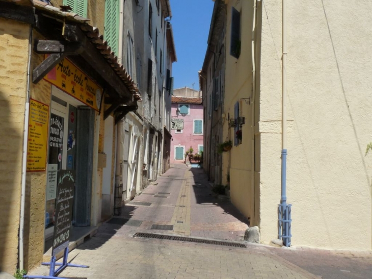 Rue  de Guiran - Solliès-Toucas