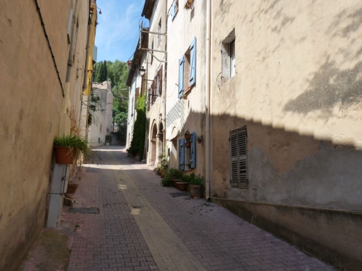 Rue de la chapelle - Solliès-Toucas
