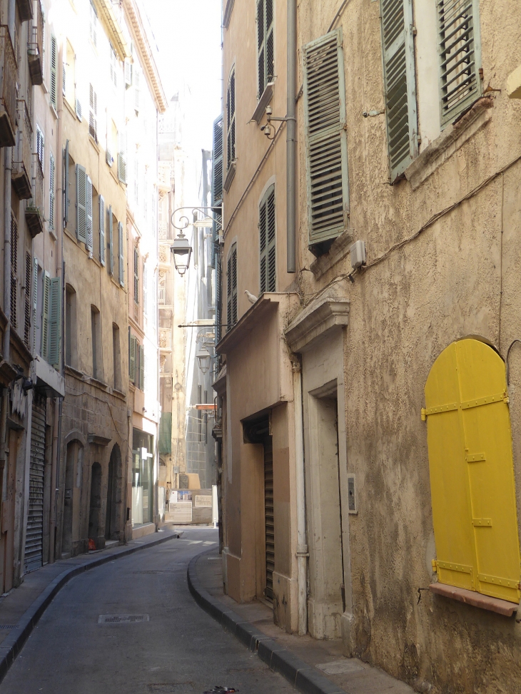 Ruelle de la vieille ville - Toulon