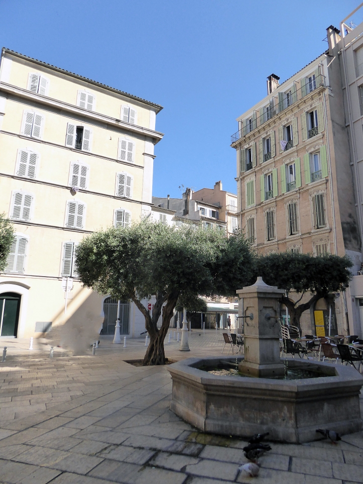 Fontaine en ville - Toulon