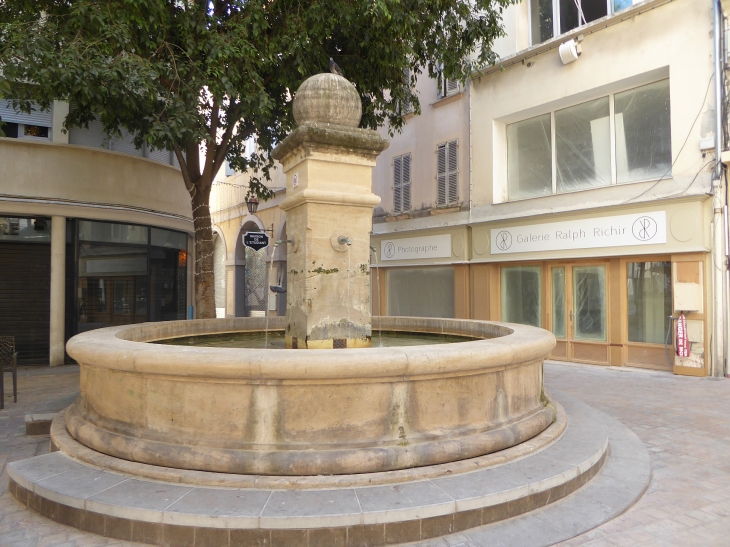 Fontaine en ville - Toulon