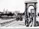 Pont suspendu (Inauguré en 1809), vers 1920 (carte postale ancienne).