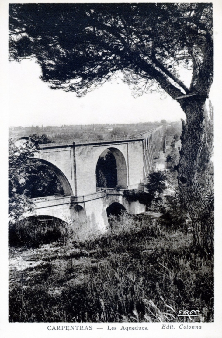 Les Aqueducs, vers 1920 (carte postale ancienne). - Carpentras
