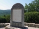 les gorges de la Nesque : belvédère de Castelleras, stèle en hommage à Mistral