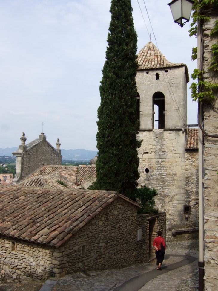 Haute ville, l'église - Vaison-la-Romaine
