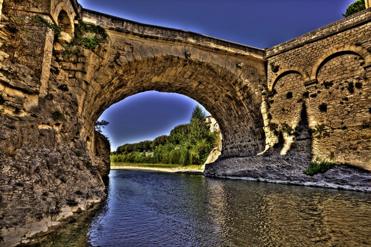 Le pont romain vue 2 - Vaison-la-Romaine