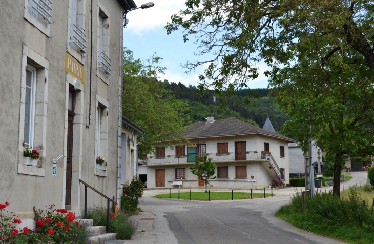 La Mairie - Challes-la-Montagne