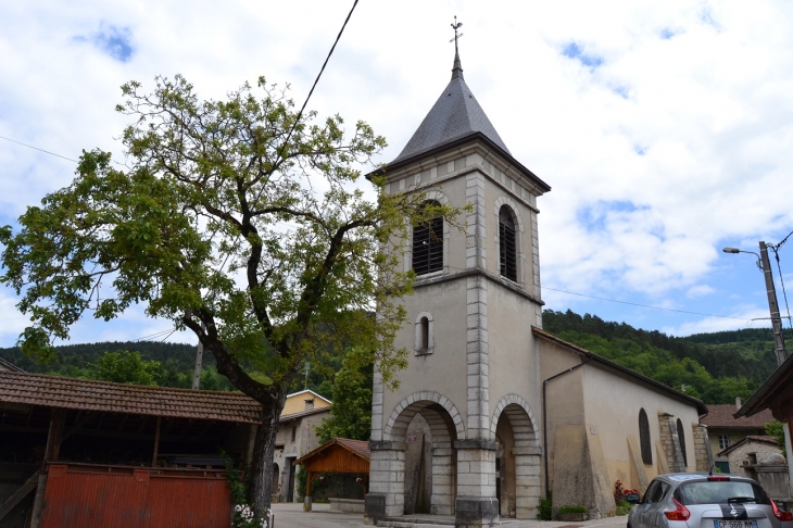 L'église - Challes-la-Montagne