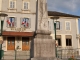 La Mairie et le Monument-aux-Morts