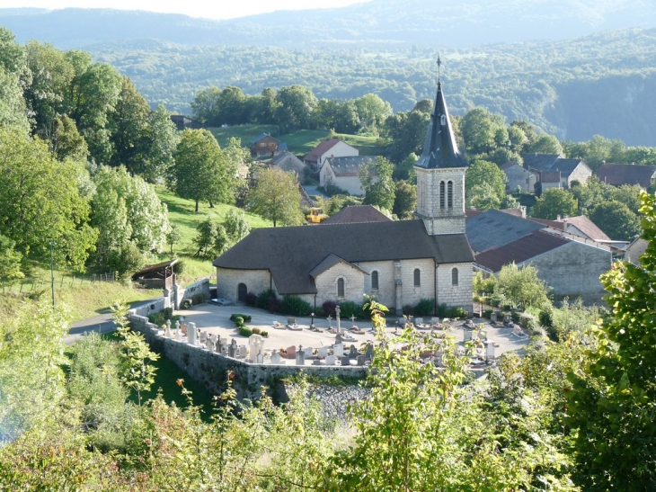 L'église et le village - Hostias