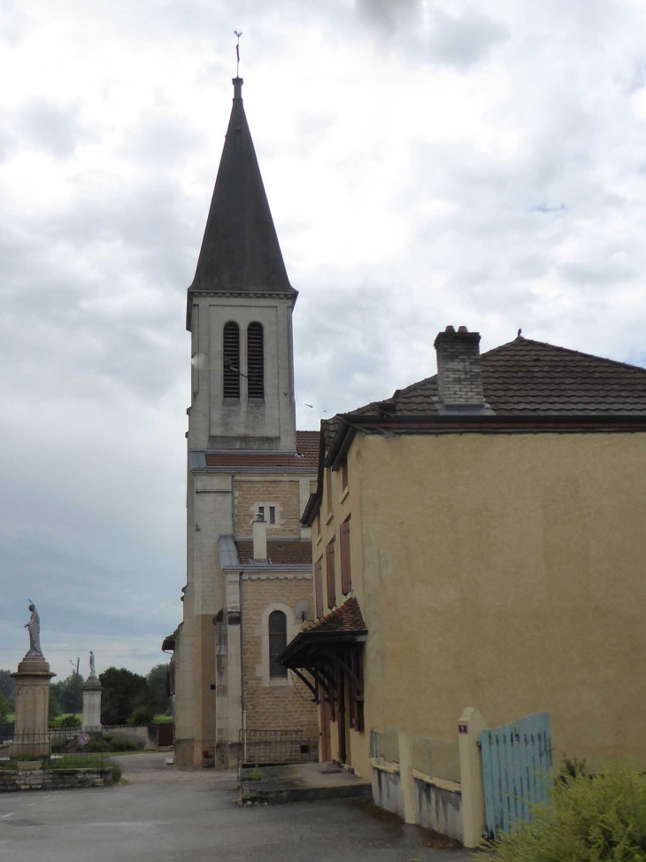 Vers l'église - Saint-Julien-sur-Reyssouze