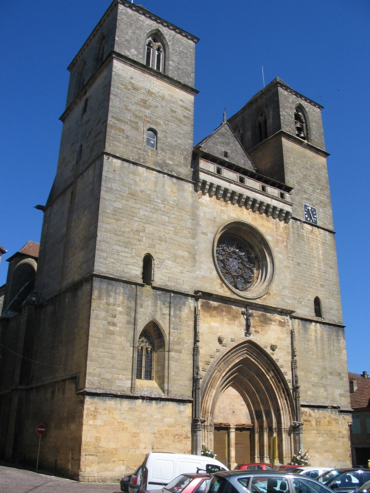 Eglise  Saint Pierre  XIV ème - Gourdon
