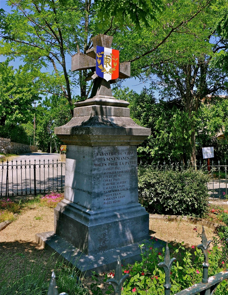 Le Monument aux Morts - Labastide-de-Virac