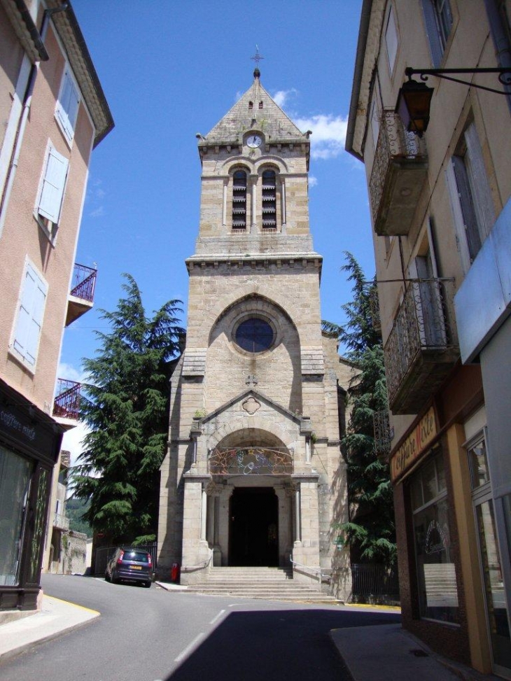 Privas (07000) une église