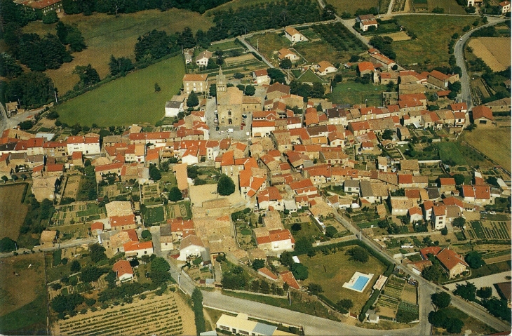 Vue aérienne (carte postale de 1990) - Quintenas
