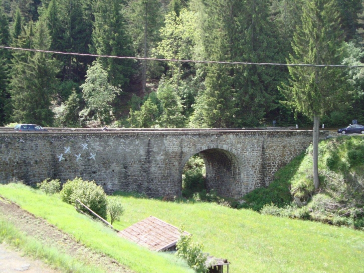 Saint-Agrève (07320) Pont sur l'Eyrieux