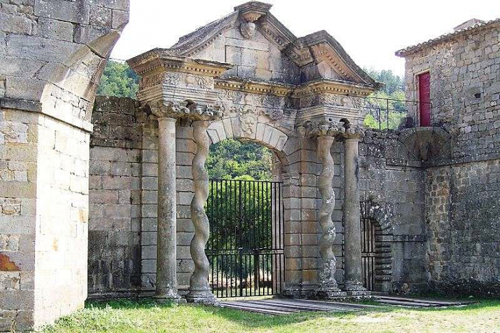 Le portail du château - Saint-Michel-de-Boulogne