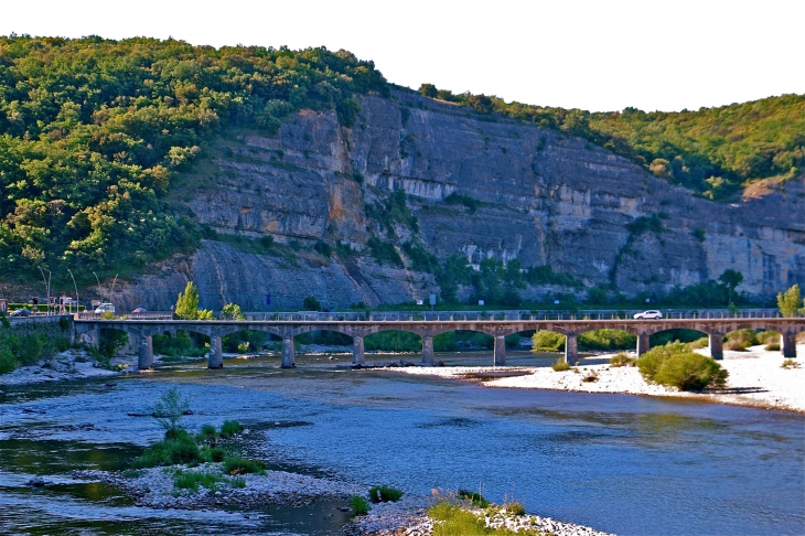  - Vallon-Pont-d'Arc