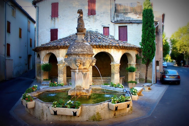 Fontaine à Mollans sur Ouvèze - Mollans-sur-Ouvèze