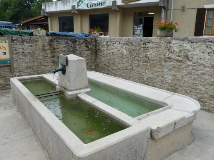 Le lavoir et la fontaine - Saint-Martin-en-Vercors