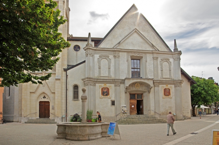 L'église Saint-Hippolyte L'Eglise actuelle a été construite au XIV ème siècle à l'emplacement de l'Eglise primitive d'époque romane. Entièrement remaniée à la fin du XVII ème siècle. Devenue  - Thonon-les-Bains