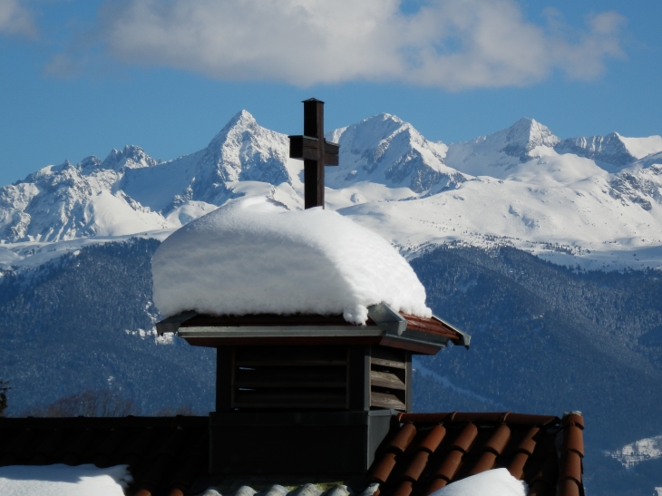 Clocher de St Bernard du Touvet, après une grosse semaine de neige!! - La Terrasse