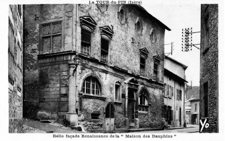 Belle façade Renaissance de la  - La Tour-du-Pin