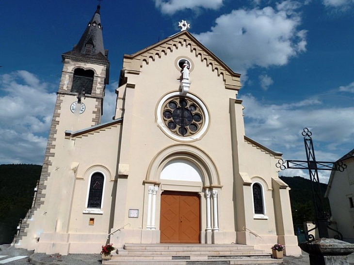 La façade de l'église - Lavars