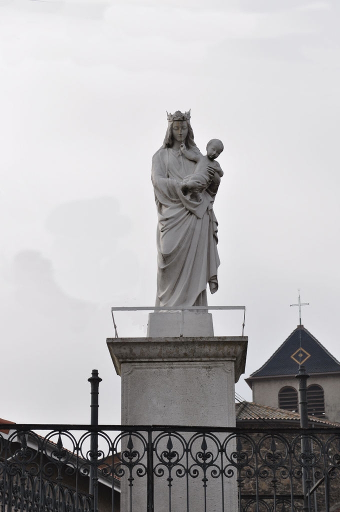 La Vierge à l'Ecole Saint-Nicolas - Les Roches-de-Condrieu