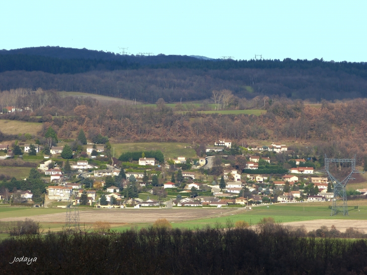 Moidieu Détourbe. Château-Grillet  vu depuis la Tour de Pinet. - Moidieu-Détourbe