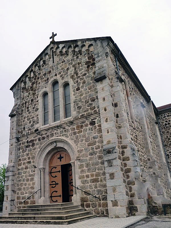 L'entrée de l'église - Sablons