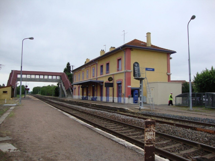 Balbigny (42510) la gare