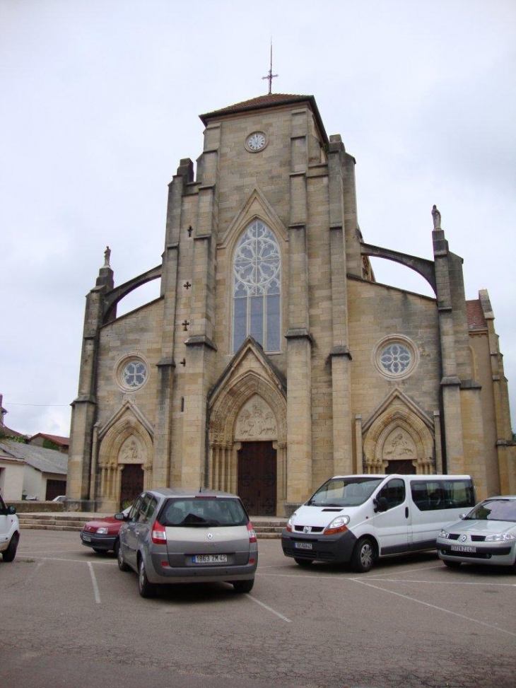 Belmont-de-la-Loire (42670) église, façade
