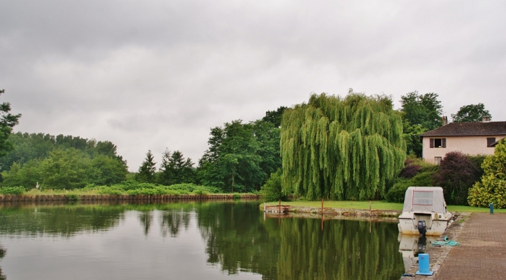 Le canal - Briennon