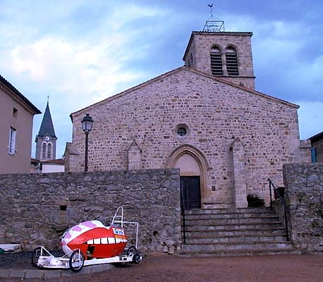 Ancienne église et clocher de la plus récente - Lézigneux