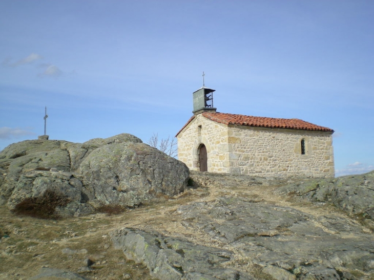 Petite chapelle au dessus du lac de Vidrieux - Lézigneux