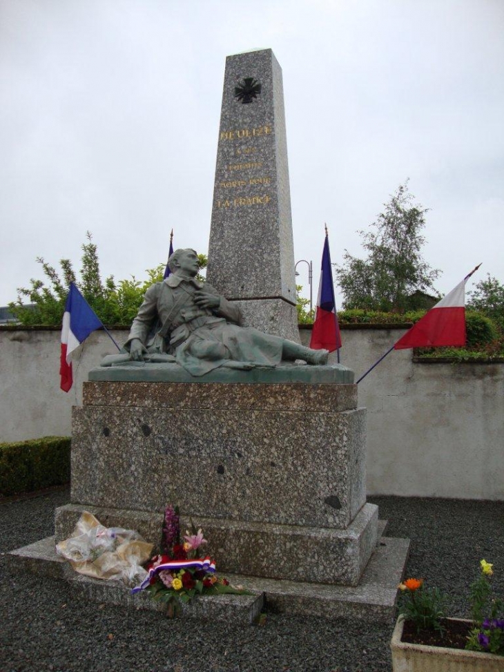 Neulise (42590) monument aux morts