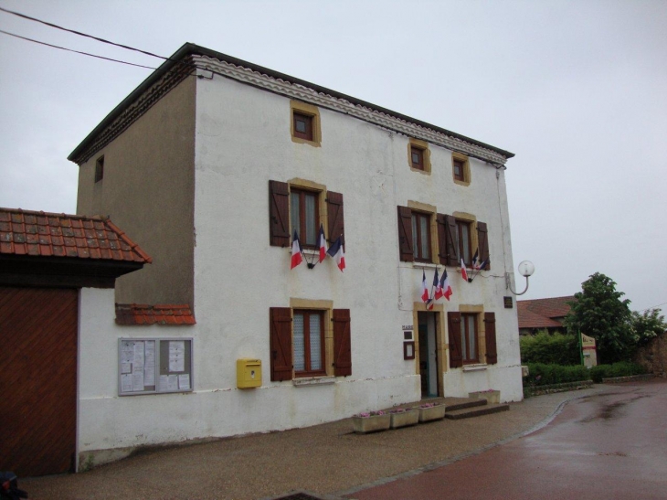 Vendranges (42590) la mairie