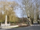 Photo suivante de Cailloux-sur-Fontaines Statu de la vierge et le parc pour enfants